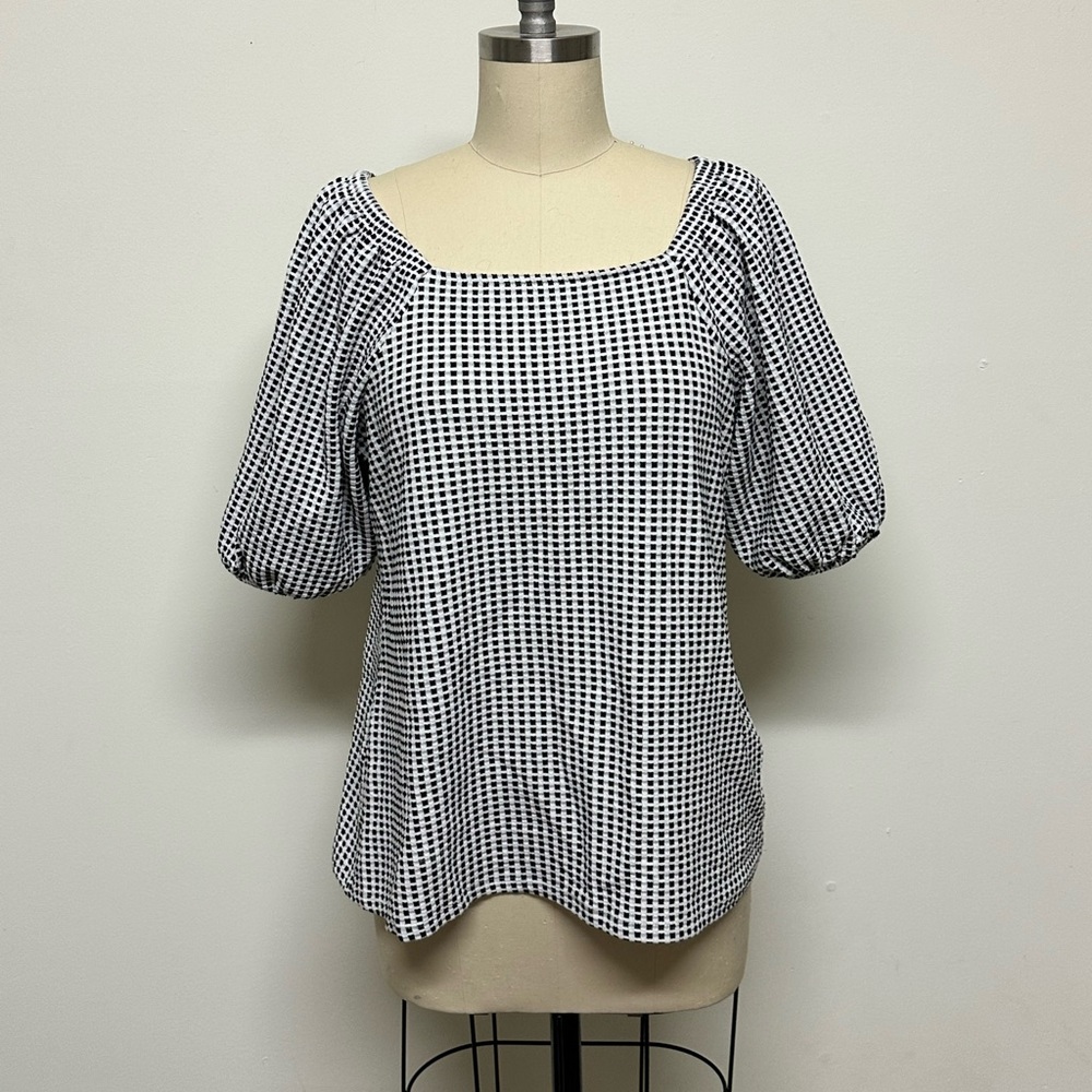 Ava & Viv black and white puffy sleeve blouse. Size X.